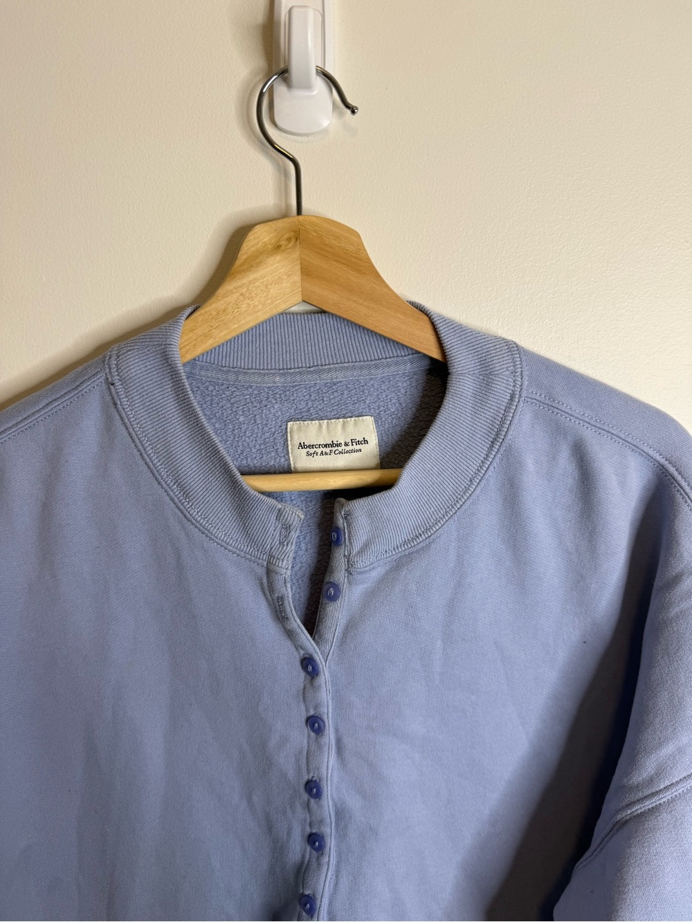 Abercrombie & Fitch Lavender Crewneck Sweatshirt Button down sweater size small - Picture 4 of 7